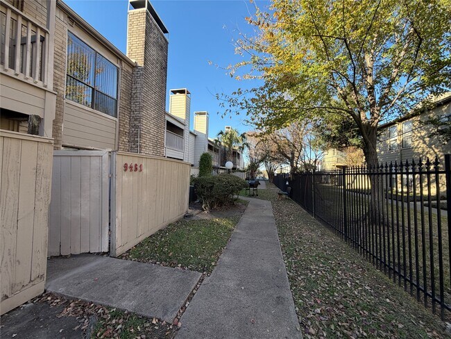 Photo - 9461 Pagewood Ln Unit 9461
