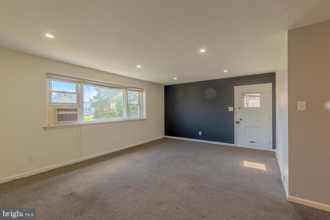 Photo - 8124 Langdon St Unidad 2
