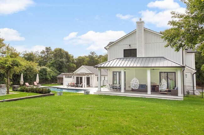 Photo - 264 S Magee St