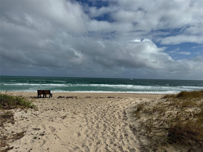 Building Photo - 2020 Coral Reef Dr