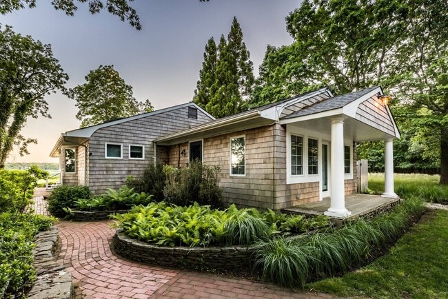 Photo - 144 Gerard Dr