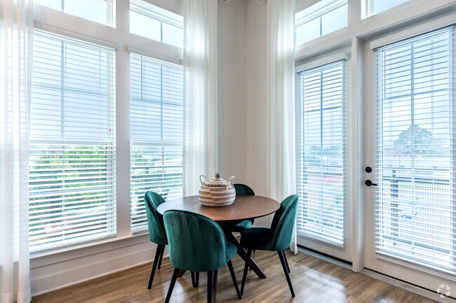 2BR, 2BA - 1,153 SF