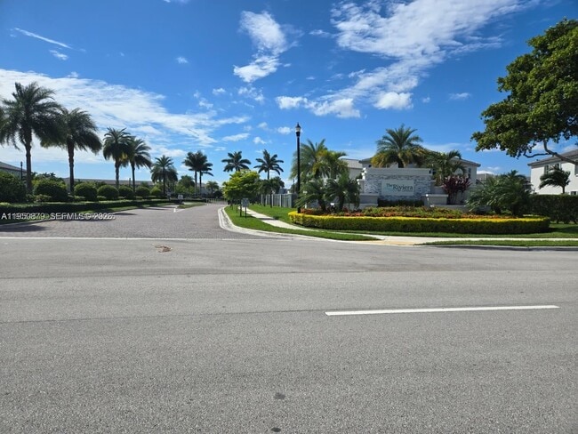 Building Photo - 2615 SE 12th St