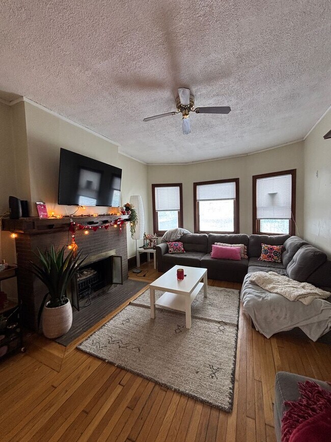 Photo - 2944 N Maryland Ave Unit Lower