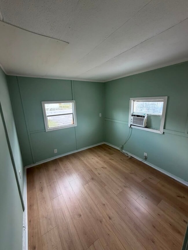 Photo - 195 Jonna St