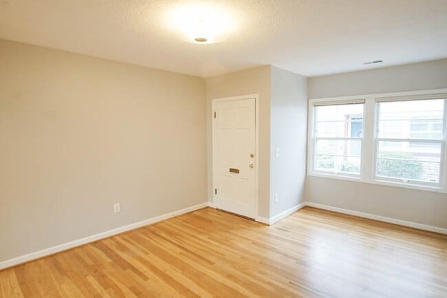 Photo - Charming 1-bedroom Courtyard Apartment in Ideal Location! Unit 1952-2