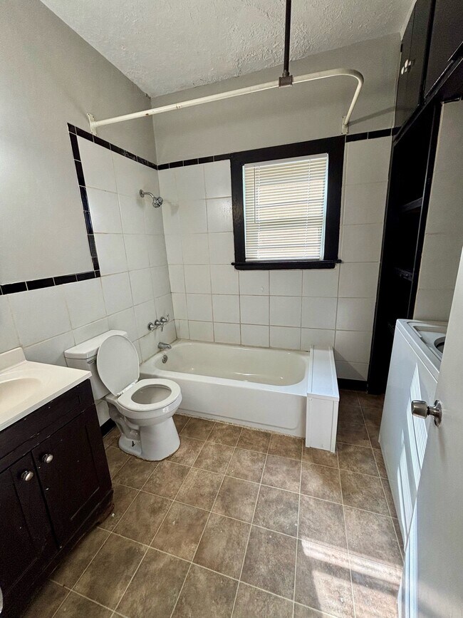 Photo - 1112 Weller Ave