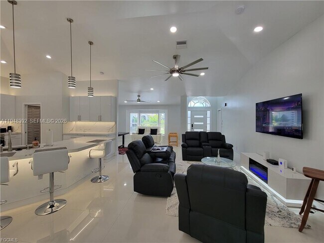 Photo - 237 SW 47th St