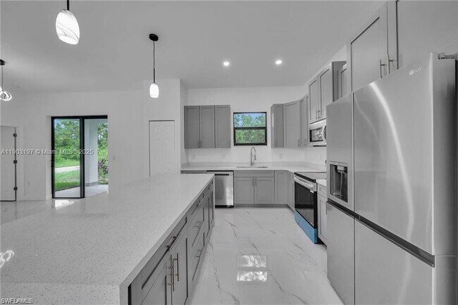 Photo - 1006 W 10th St