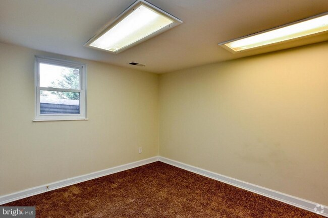 Building Photo - 6703 41st Ave Rental