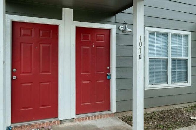 Photo - 107 Castleberry Ct Unidad D