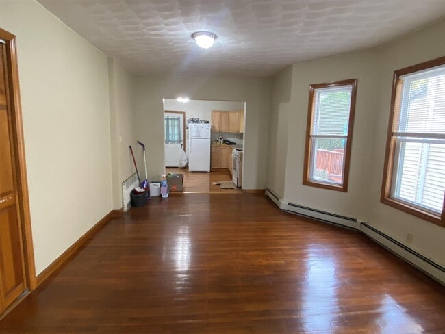 Photo - 64 Paris St Unidad 1