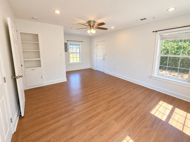 Photo - 800 Circle Dr