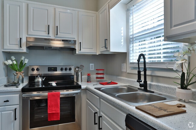 Photo - Townhomes at Spartanburg