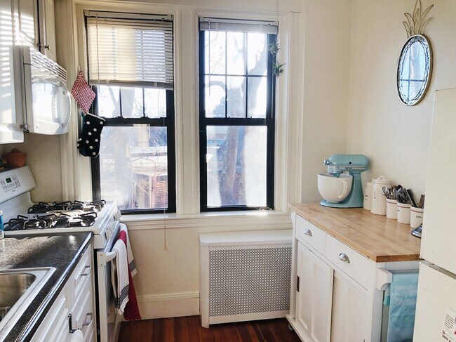Building Photo - 1999 Commonwealth Ave Unit 24 Rental