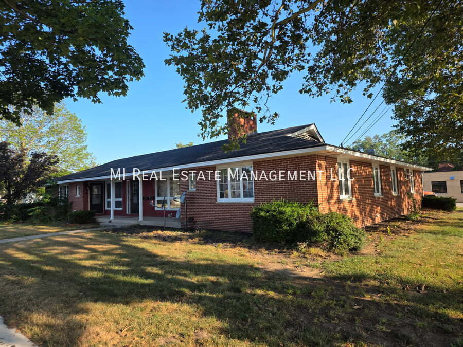 Photo - 221 W 29th St
