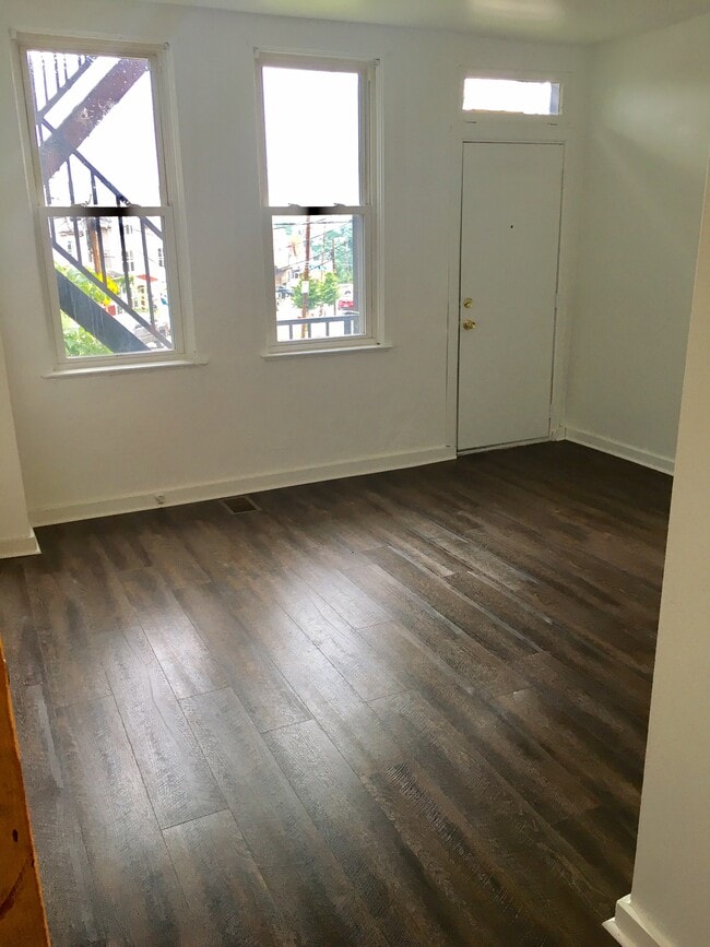 Photo - 3209 Ward St Unit 1