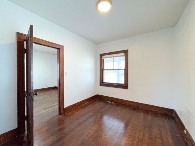 Photo - 111 E 9th Ave
