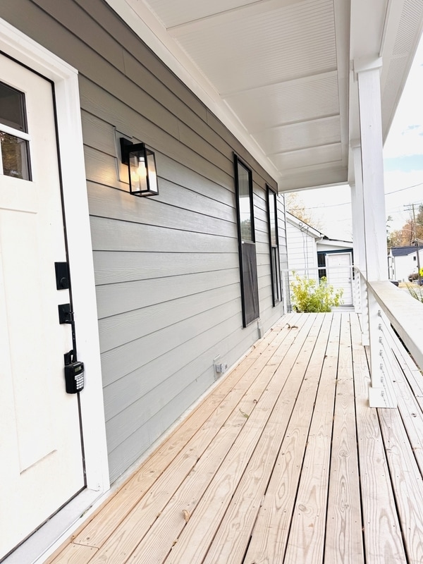 Photo - 427 Lakeland St