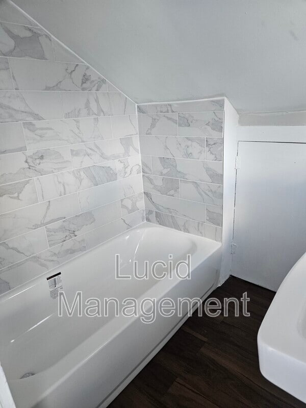 Photo - 1210 Longfield Ave
