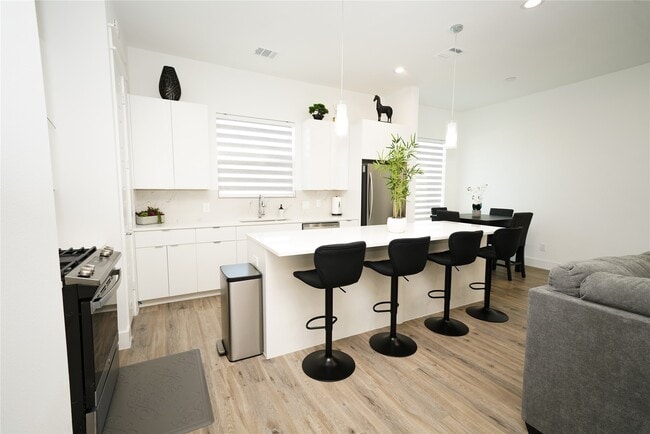 Photo - 4607 Edmund St