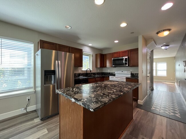 Photo - Incredible SE Hazelwood 2 Bedroom + 1 Bathroom Condo w/ included Garage and Washer & Dryer!!