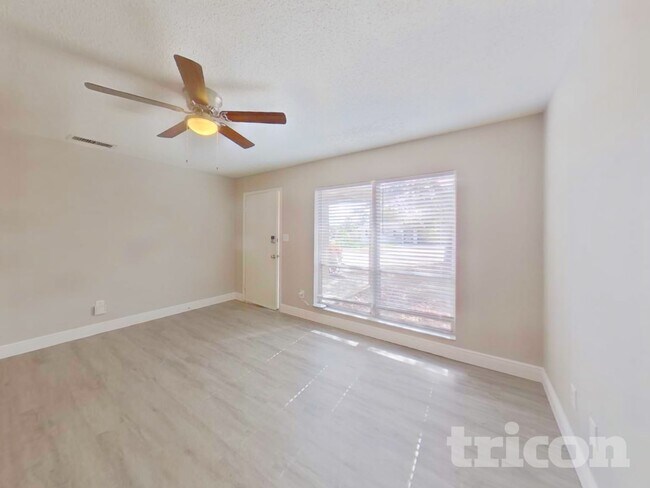 Photo - 2541 Brampton Ct