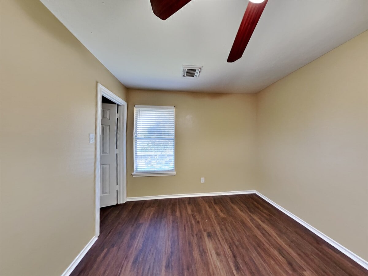 Photo - 149 Bristol Bend Ln