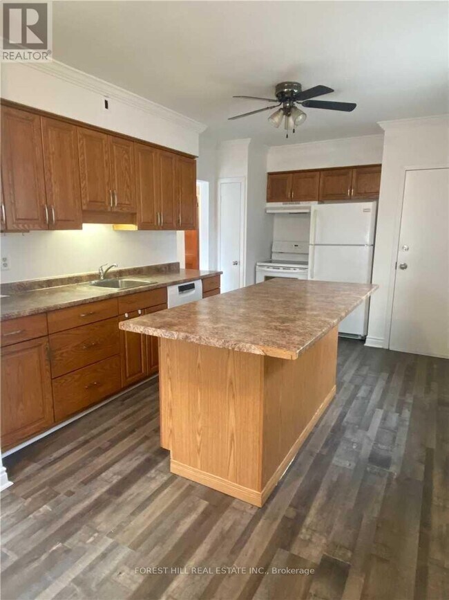 Photo - 125 Innisfil St