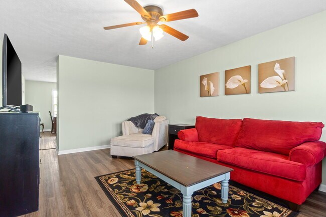Photo - 725 Shetland Dr