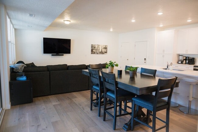 761 W Blue Magic Ln Unit 302