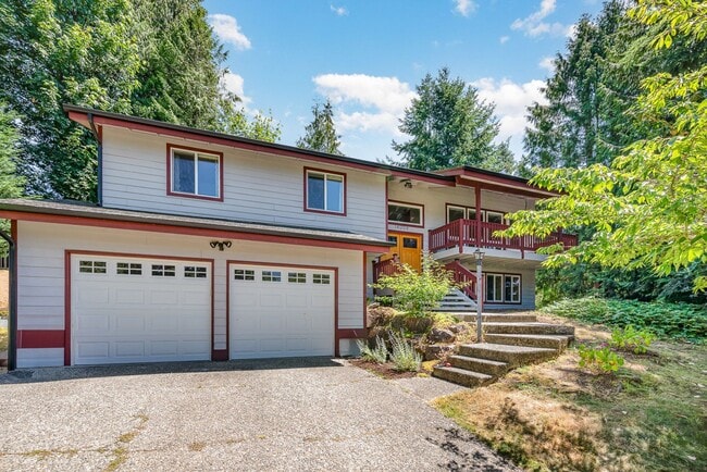 5 Bed 3 Bath home In Bellevue Available Now