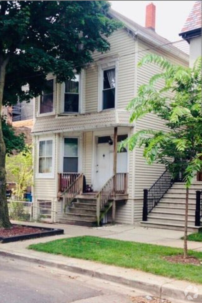 Building Photo - 3214 N Hoyne Ave Rental