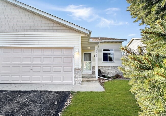 Photo - 1556 Chartreux Ave Casa Adosada