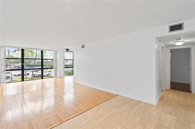 Photo - 800 Parkview Dr Unit 224