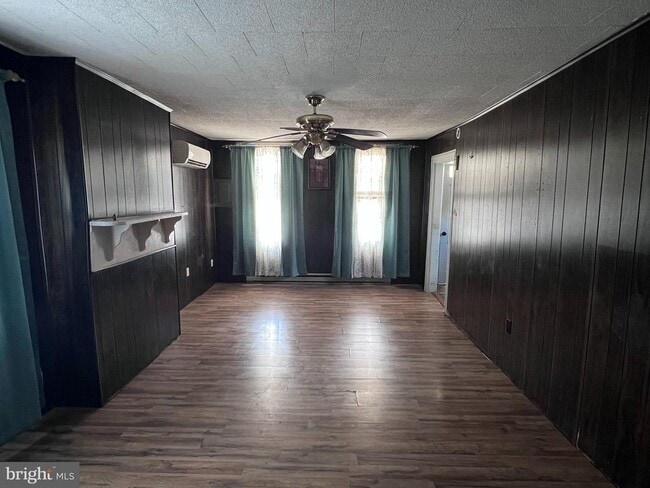 Photo - 12759 Main St