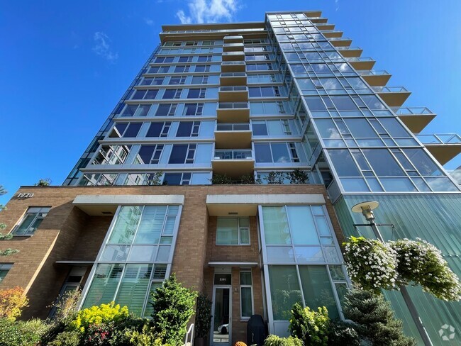 Building Photo - 1 Bed  1 Bath Condo-The Strand Condominium... Unit E305