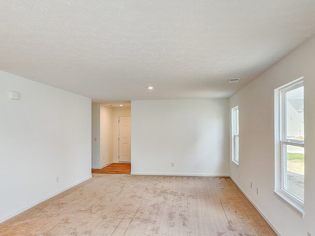 Photo - 2056 White Oak Ln