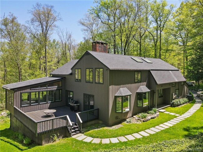 21 Beech Hill Ln