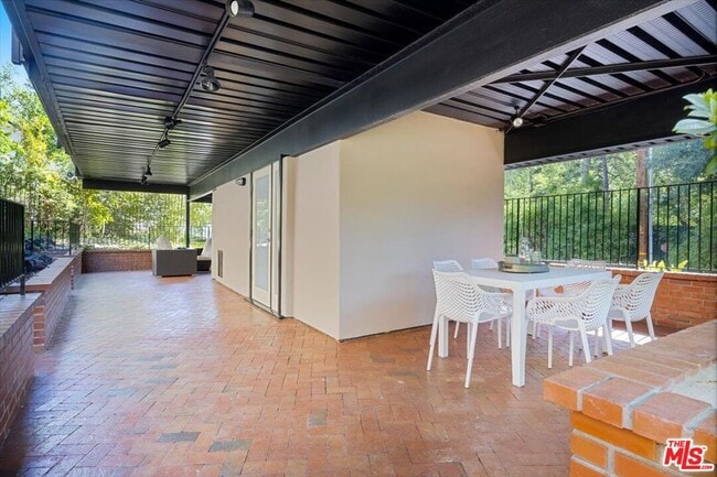 Photo - 4046 Stoneybrook Dr