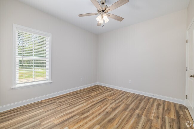 2BR, 2BA - 920SF - Bedroom