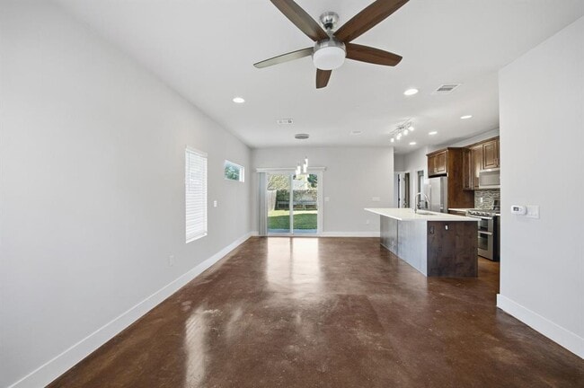 Photo - 1125 Walton Ln