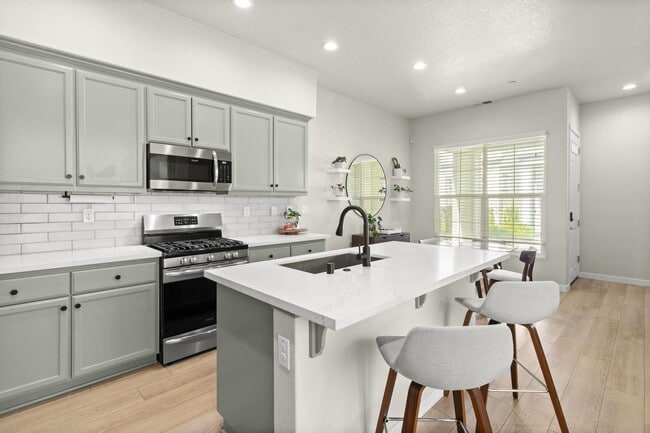 Photo - 3 Bed 2.5 Ba 2 Car Garage with solar!