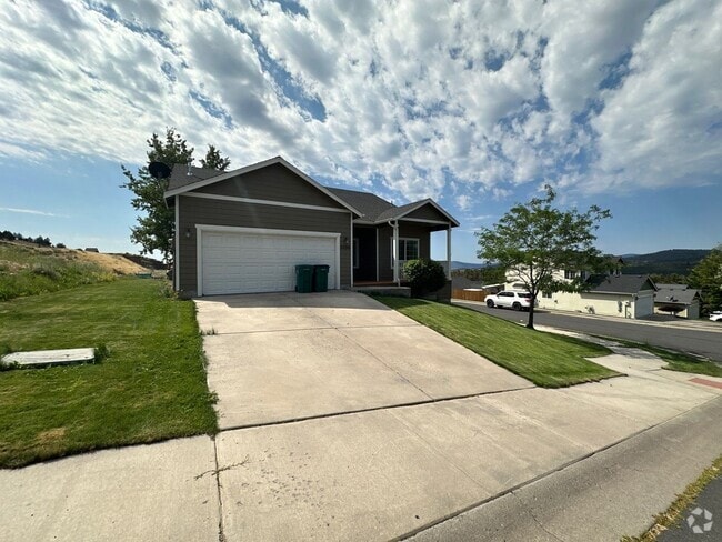 Building Photo - 5096 Larch Ln Rental