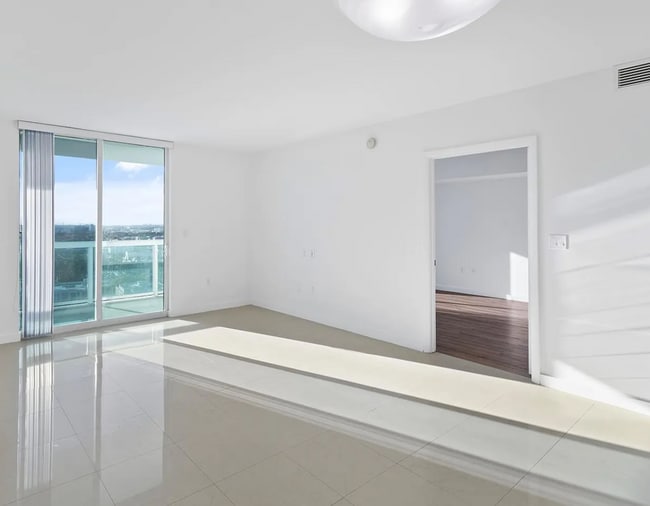 Building Photo - 1800 N Bayshore Dr Unit 2206