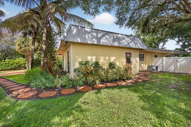 2425 Niki Jo Ln