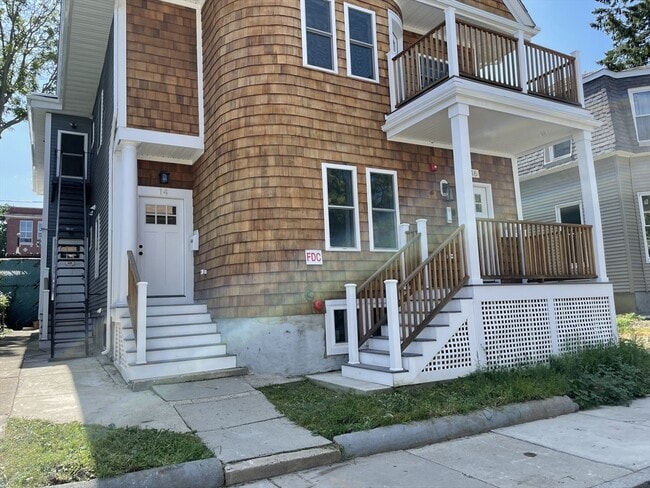 Building Photo - 14 Weld Ave Unit 1