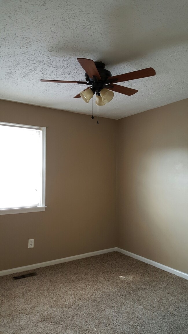 Photo - 405 Spruce Lane
