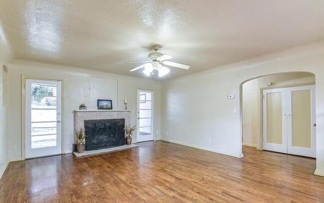 Photo - 1610 Northlake Way NW