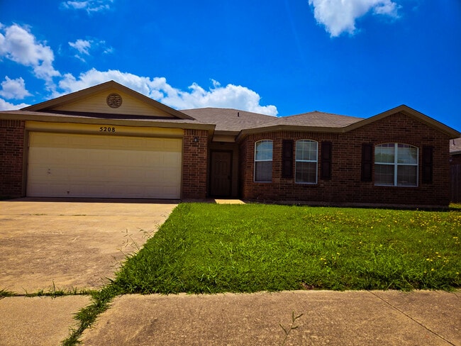 Building Photo - 5208 Bridle Dr